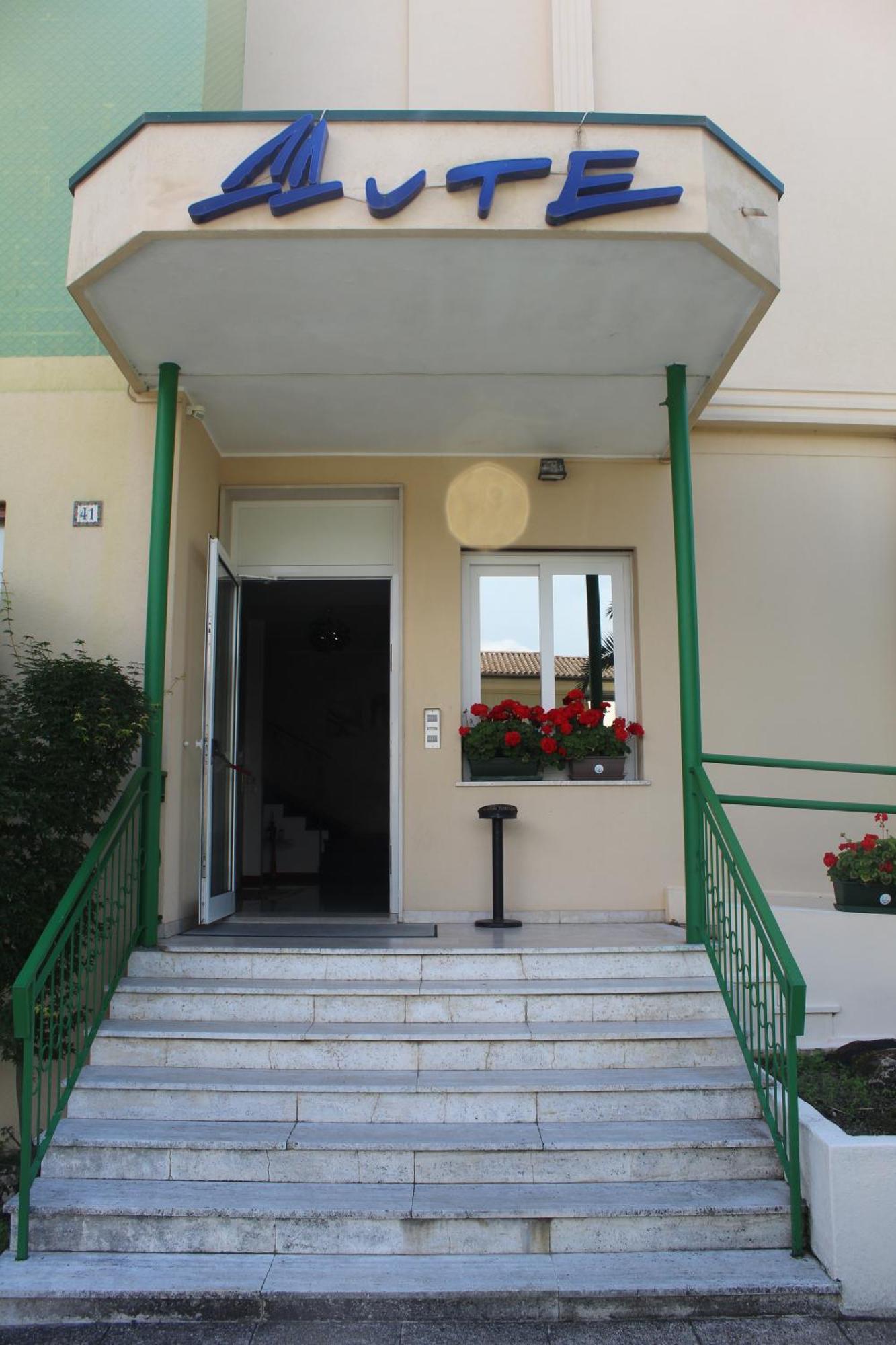 Ute Hotel
